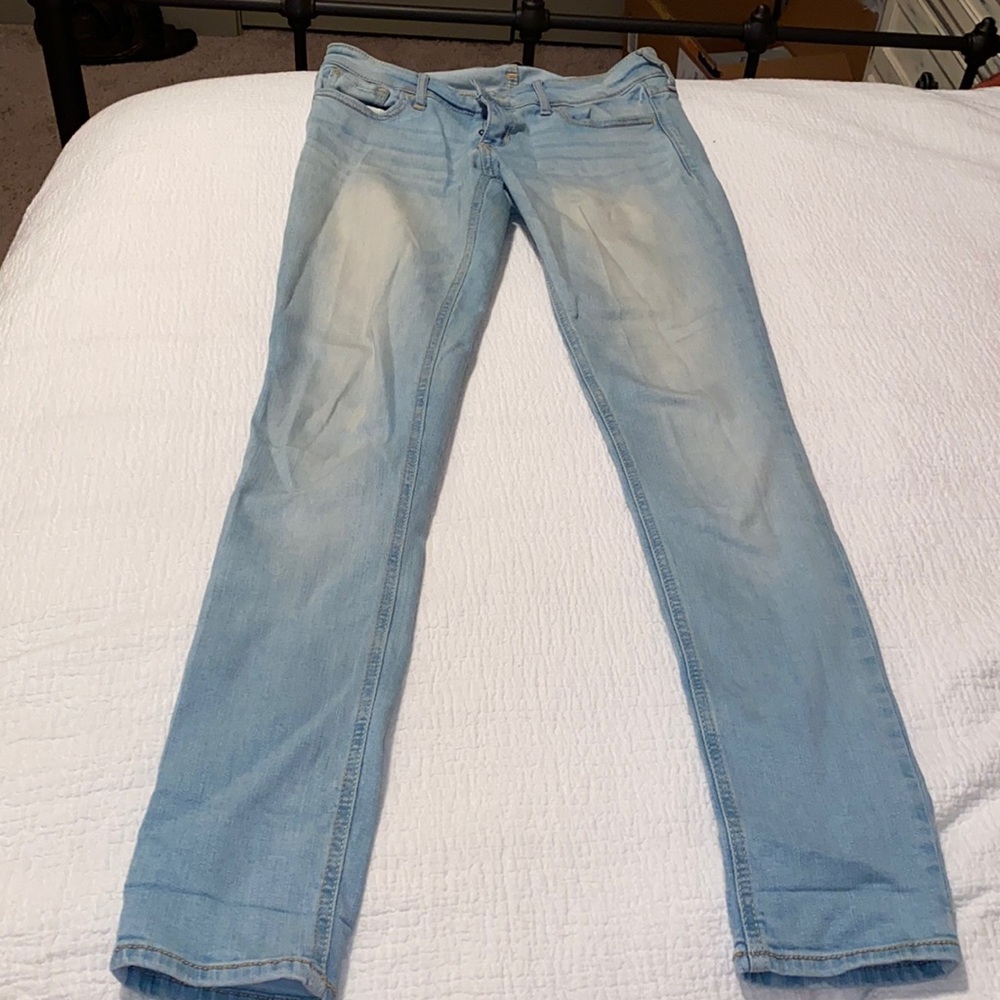 Light wash Hollister bluejeans